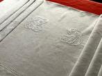 Laat 19e-eeuws linnen beddengoed met initialen L.B. -