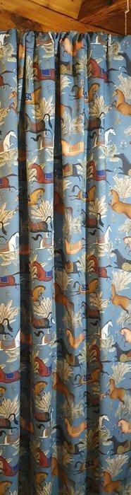 Exclusief oosters textiel met rennende paarden - 300x280cm -, Antiek en Kunst, Antiek | Tapijten, Tafelkleden en Textiel