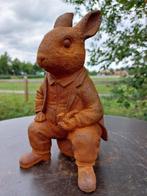 Beeld, statue of a rabbit in costume with pipe in cast metal