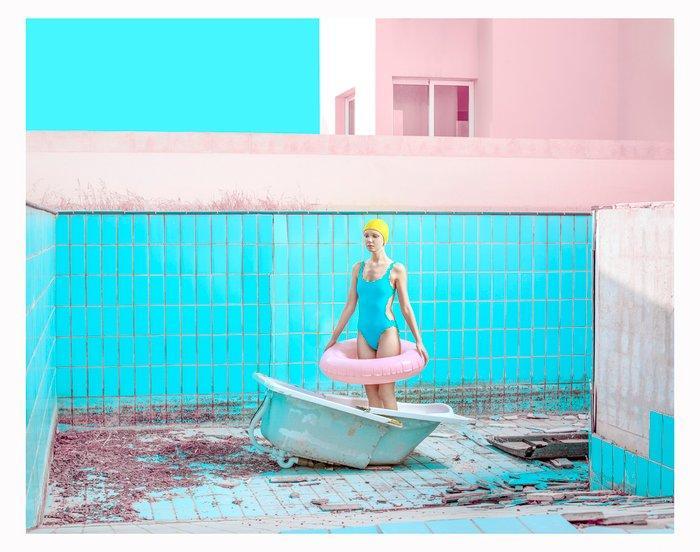 Elena Paraskeva - The Lost Swimmer #7 - XL - Times Square, Antiek en Kunst, Kunst | Designobjecten