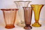 Vase - Verre pressé - Quatre vases en forme de klavikord, Antiek en Kunst