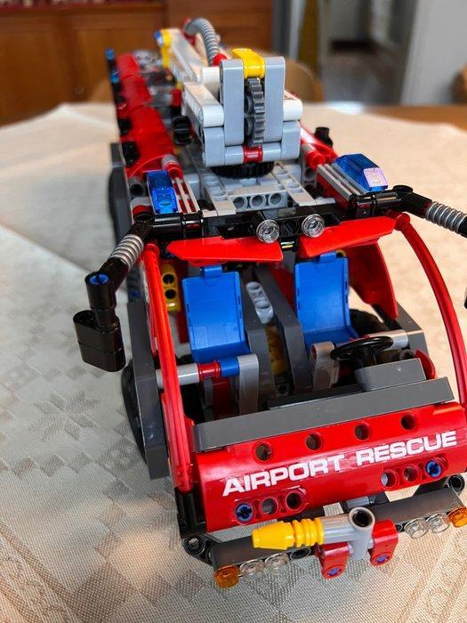 Lego - Technic - 42068 - Flughafen-Löschfahrzeug - 2010-2020, Kinderen en Baby's, Speelgoed | Duplo en Lego
