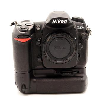Nikon D200 Camera Body + Nikon MB-D200 Batterijgrip (Occ) beschikbaar voor biedingen