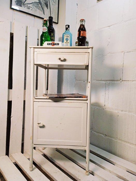 Medicijnkastje - Vintage industriële kast - Staal, Antiek en Kunst, Antiek | Wandborden en Tegels