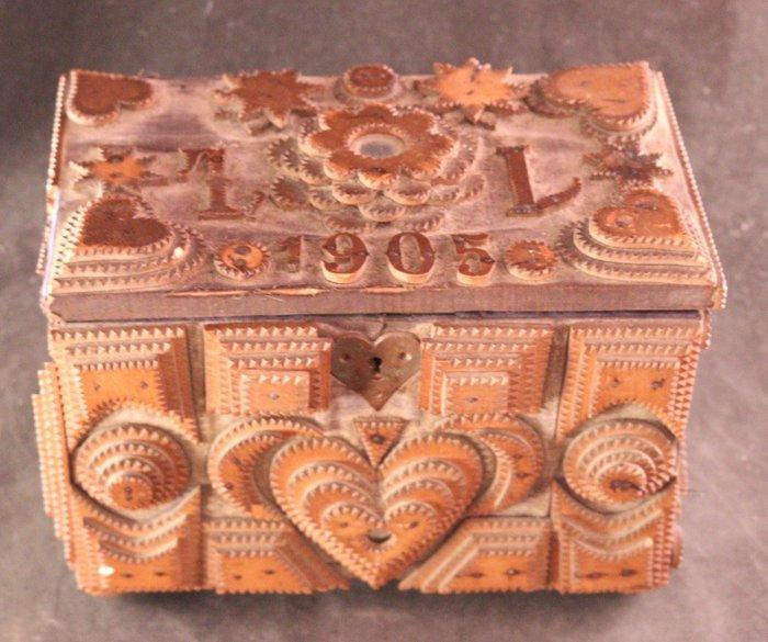 Antieke Tramp Art - Kist - Hout, Antiek en Kunst, Antiek | Overige Antiek