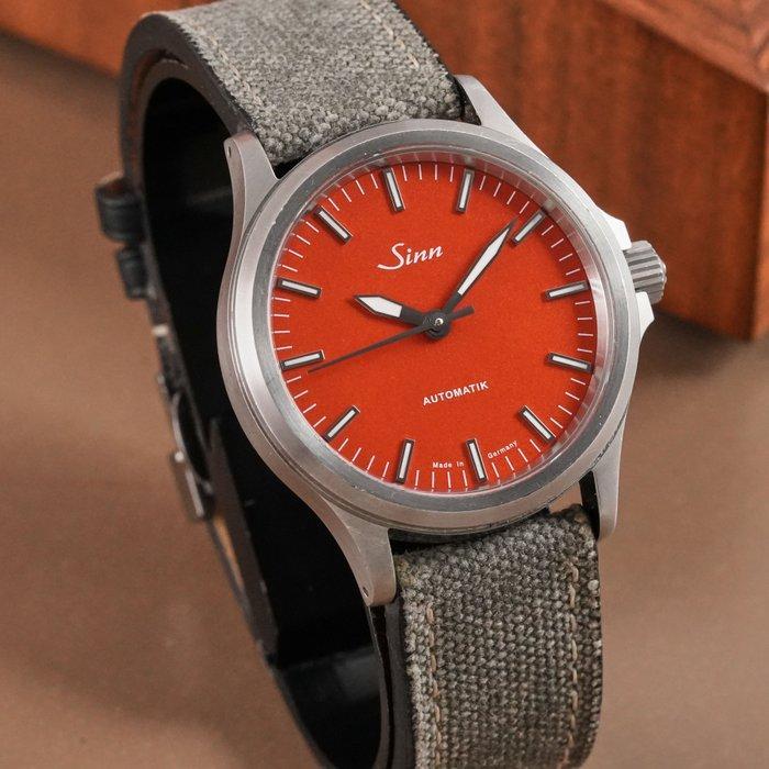 Sinn - 556 Automatic Orange Dial - Heren - 2010-2020, Handtassen en Accessoires, Horloges | Heren