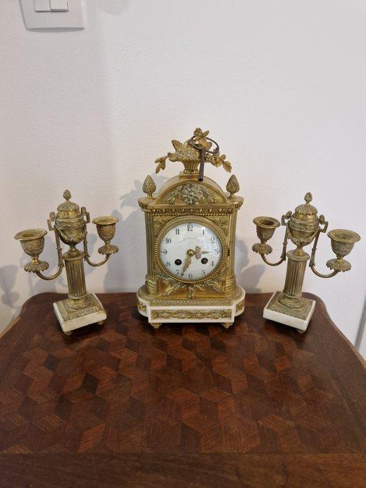 Klok en garnituur set (3) - Brocourt Horloger à Paris -, Antiek en Kunst, Antiek | Klokken