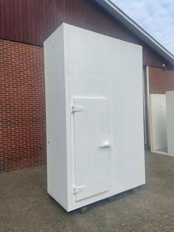 Koelcel 196 x 91 x 316 cm met glazenruit beschikbaar voor biedingen
