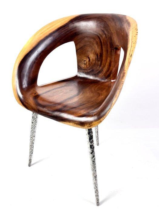 Stoel - Hout - gehamerd staal, Antiek en Kunst, Kunst | Designobjecten