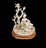 Capodimonte - Carpiè - Beeldje, Ragazza in giardino - 27 cm