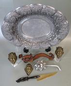 Échelle de Djokja, salière, décapsuleur, petite râpe,