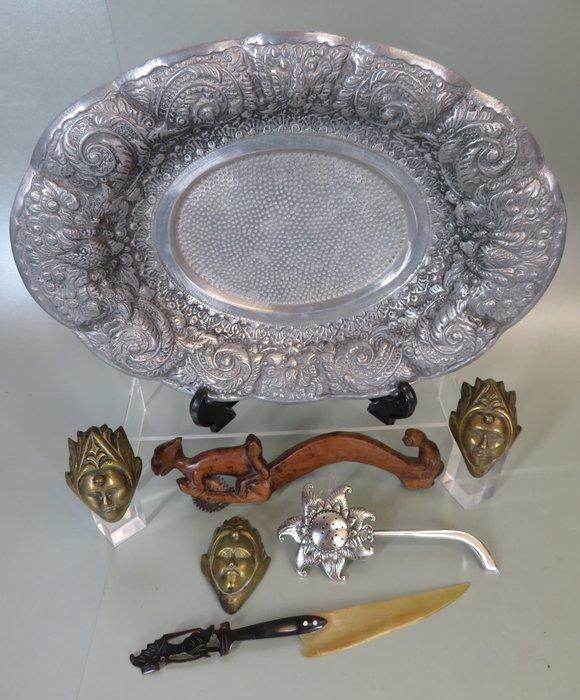 Échelle de Djokja, salière, décapsuleur, petite râpe,, Antiek en Kunst, Kunst | Niet-Westerse kunst