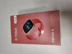 Fitbit Versa 4 Zandroze/koperroze slimme horloges, Handtassen en Accessoires, Smartwatches, Verzenden, Nieuw