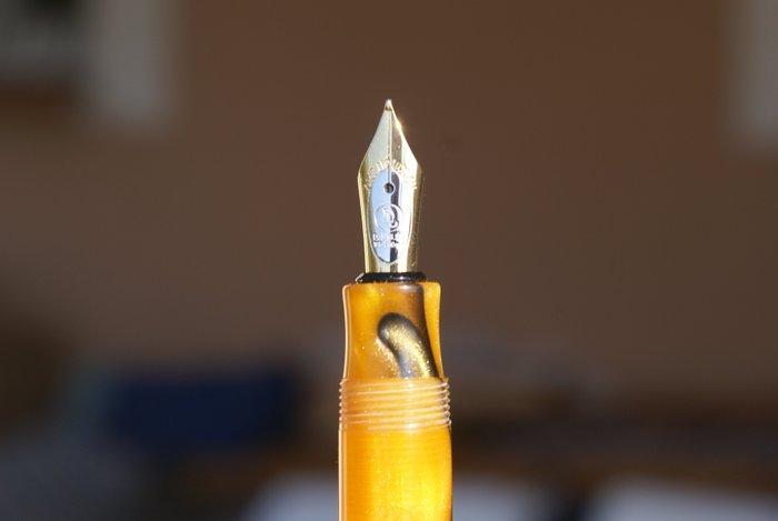 EOriginal et Rare stylo plume 18 kts D.LASUEN Limited, Collections, Stylos