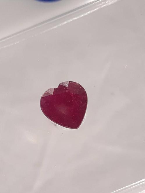 Certified Natural Ruby - 0.37 ct - Madagascar - heart shaped, Bijoux, Sacs & Beauté, Pierres précieuses, Envoi