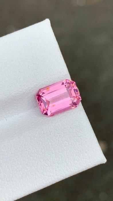 1 pcs Roze Spinel - 2.05 ct - nternational Colored Gemstone, Handtassen en Accessoires, Edelstenen
