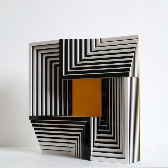 Gio Schiano - sculptuur, LIMITED EDITION - Im not ok with, Antiek en Kunst, Curiosa en Brocante