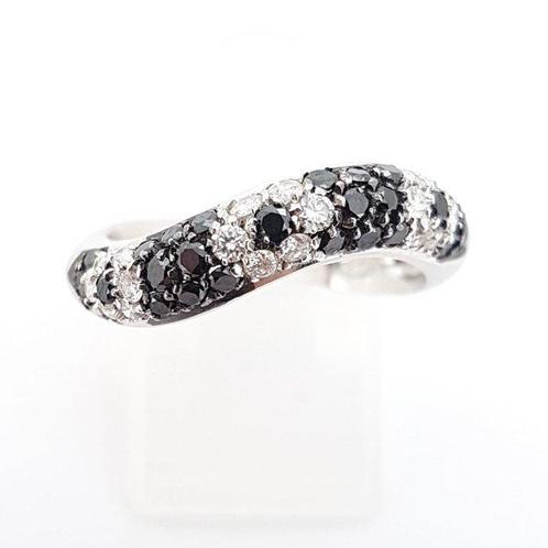 Ring - 18 karaat Witgoud -  0.88ct. tw. Diamant (Natuurlijk), Handtassen en Accessoires, Ringen