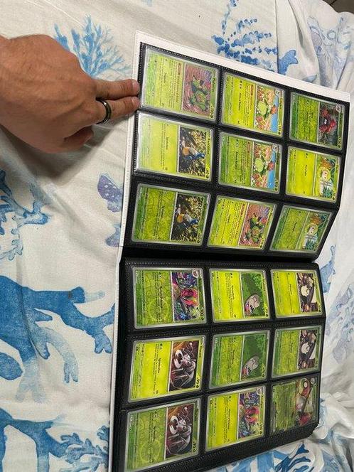 Pokémon - 1 Incompleet album - Scarlet & Violet - Journey, Hobby en Vrije tijd, Verzamelkaartspellen | Pokémon