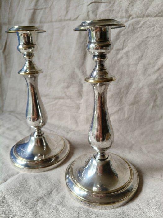 Christofle - Kaarsenhouder (2) - Försilvrat Brons - 1 par, Antiek en Kunst, Antiek | Meubels | Tafels