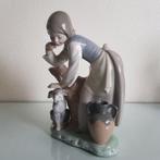Lladró - Figuur - Beeld van een meisje dat een hond aait, Antiek en Kunst