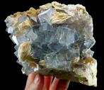 Fluorine (précieuse et de couleur bleutée) avec Barite et