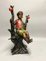 Statue, Boy on Apple Tree - 8 kg - 44 cm - Bronze patiné,