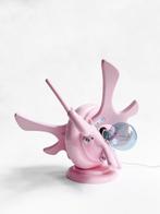 Chai Dienn - Tafellamp - Hout - Roze Harpy Lamp
