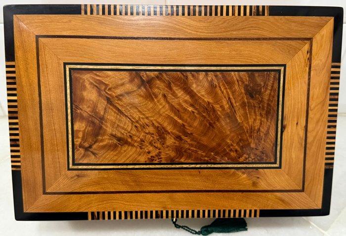 Cercueil - Bois de violette, Bois de thuya, Citronnier, Antiek en Kunst, Curiosa en Brocante