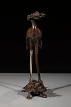 Brons - Een bronzen okimono van een kraan en een Minogame, Antiek en Kunst