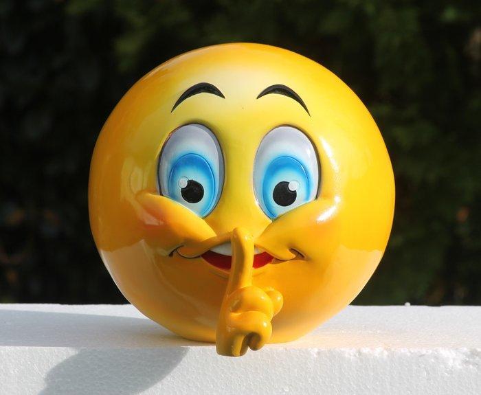 emoji gezicht - Reclamebord - emoji fluistert - resin, Antiek en Kunst, Kunst | Designobjecten