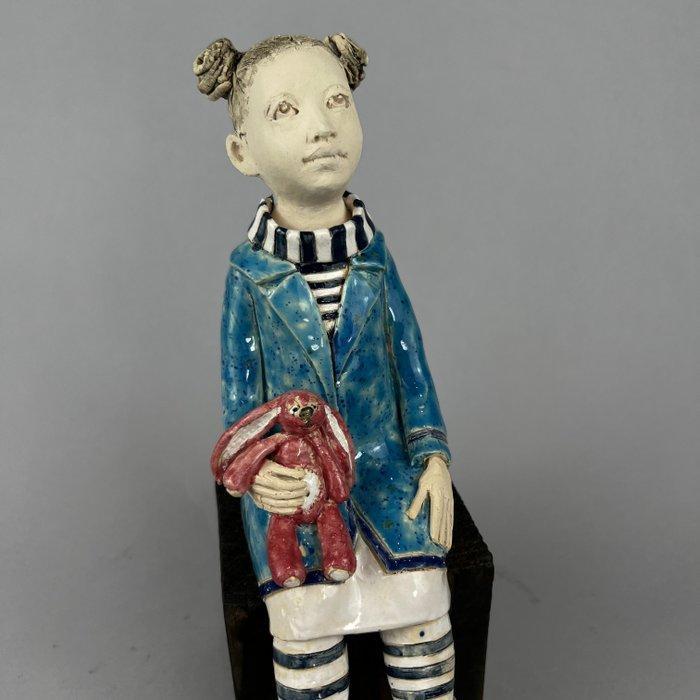 Ida - The girl with her bunny- hand made, Antiek en Kunst, Kunst | Designobjecten