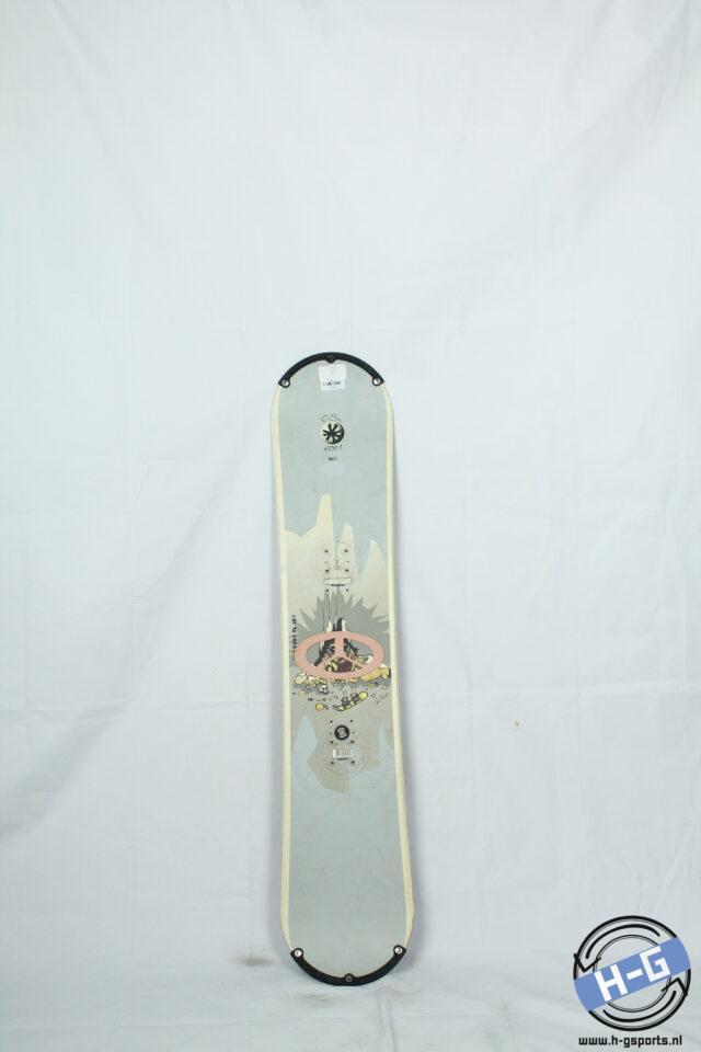 Refurbished - Snowboard - Osin Verse - 137, Sports & Fitness, Snowboard, Enlèvement ou Envoi