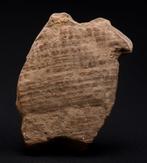 Oud-Romeins Aardewerk Tessera die een monogram afbeeldt