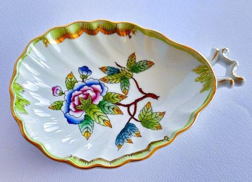 Herend - Kom - hand-painted bowl - Queen Victoria pattern. -, Antiek en Kunst, Antiek | Meubels | Tafels