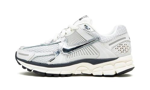 Nike Zoom Vomero 5 Photon Dust Metallic Silver - Maat 44 EU, Kleding | Heren, Schoenen, Ophalen of Verzenden
