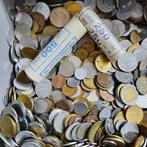 Wereld. Lot of over 9 Kilos of coins in various types and, Postzegels en Munten