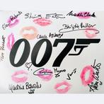James Bond - Signed and Kissed by 10 Bond Girls!, Collections, Cinéma & Télévision