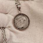 Hanger van staal en meteoriet Aletai met een roestvrijstalen