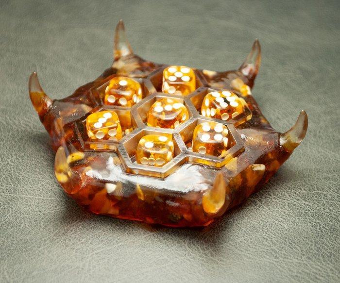 Baltisch amber 7 Dobbelstenen met speciale doos/houder -, Antiek en Kunst, Curiosa en Brocante