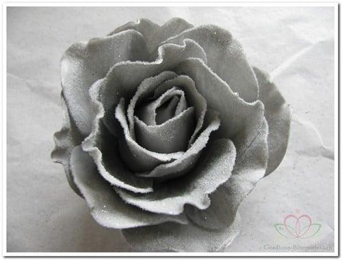 Foamroos Sophie Snow Grey 15 cm Doos 12 stuks, Huis en Inrichting, Woonaccessoires | Kunstplanten en Kunstbloemen, Nieuw