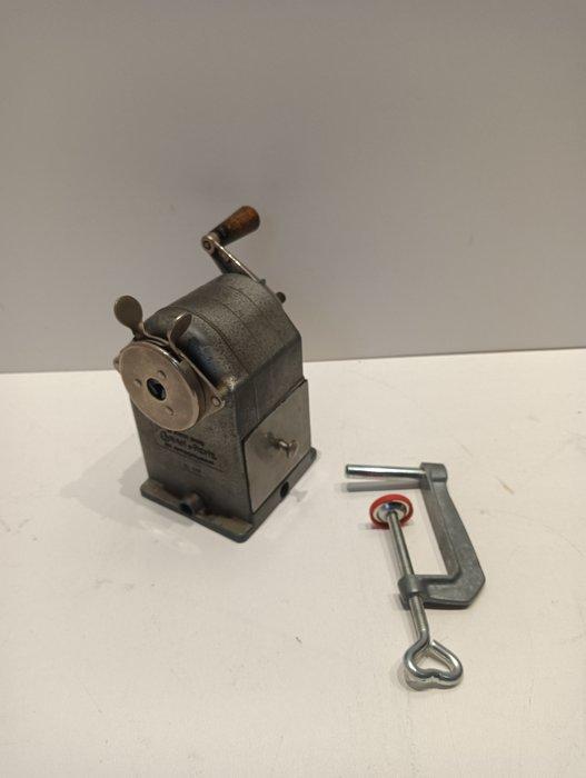 Caran dAche - Puntenslijper, Antiek en Kunst, Antiek | Wandborden en Tegels