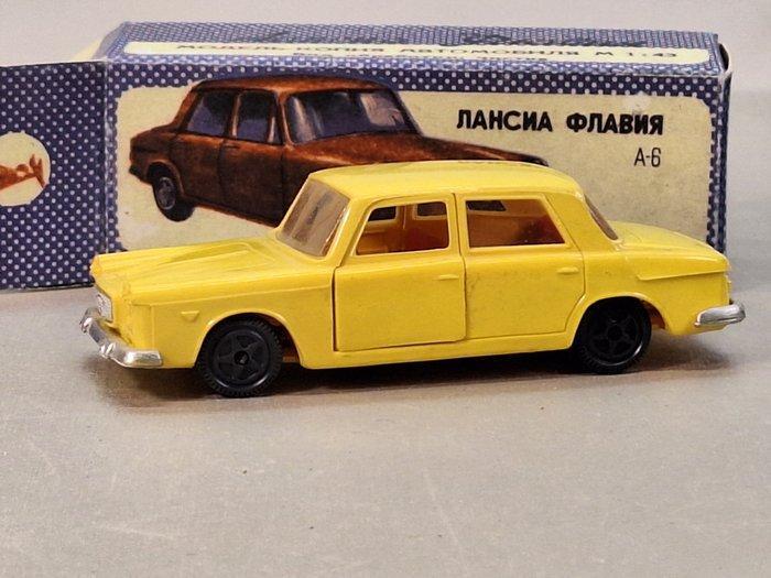 Lancia Flavia 1/43 A-6 1960 Made in USSR Remake 1:43 -, Hobby en Vrije tijd, Modelauto's | 1:5 tot 1:12