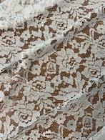 Prachtige kantenstof met schulpvormige randen - Textiel -, Antiek en Kunst