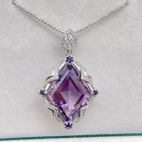 ***NIET VEILING*** Majestueuze Marquise: 16,3 ct Amethist, Handtassen en Accessoires, Antieke sieraden