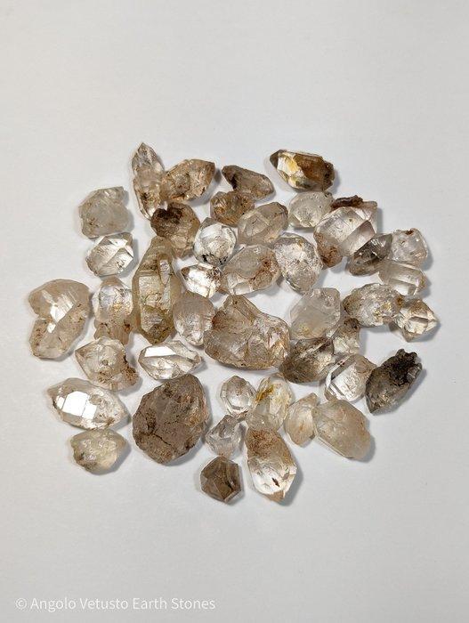 262,5 ct - 42x selectie van petroleumkwarts fluorescerend,, Verzamelen, Mineralen en Fossielen