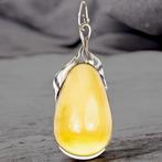 Honing Geel Amber Druppelhanger met zilveren bloemenontwerp., Verzamelen, Mineralen en Fossielen