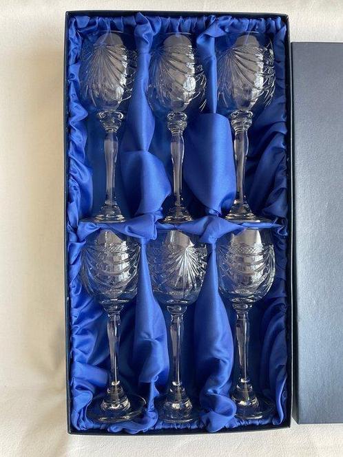Cristal Les Grands Ducs - Wijnglas - Elegante geslepen, Antiek en Kunst, Antiek | Meubels | Tafels