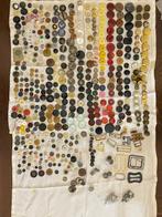 Themacollectie - Knoppen van kunststof, metaal, parelmoer,, Antiek en Kunst