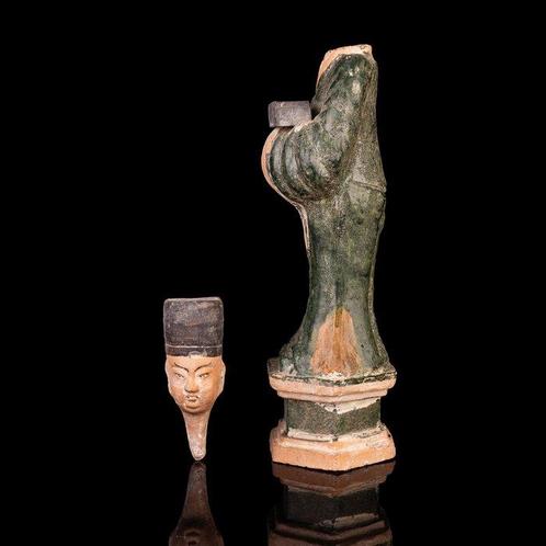 Oud-Chinees Terracotta figuur van een mannelijke bediende -, Antiek en Kunst, Antiek | Overige Antiek